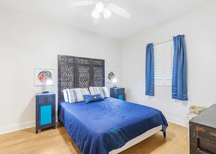 San Carlos Apartment *